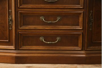 中古　美品　DREXEL HERITAGE(ドレクセルヘリテイジ)　TRYON MANOR(トライオンメナー)　格調高い佇まいが魅力の飾り棚(キャビネット、食器棚、収納棚)(R-061524)