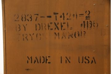 中古　美品　DREXEL HERITAGE(ドレクセルヘリテイジ)　TRYON MANOR(トライオンメナー)　格調高い佇まいが魅力の飾り棚(キャビネット、食器棚、収納棚)(R-061524)
