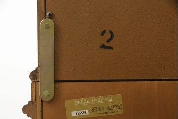 中古　美品　DREXEL HERITAGE(ドレクセルヘリテイジ)　TRYON MANOR(トライオンメナー)　格調高い佇まいが魅力の飾り棚(キャビネット、食器棚、収納棚)(R-061524)