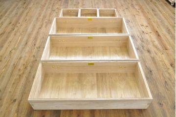中古　繊細なデザインの金具が魅力的な加茂総桐箪笥(並厚、総桐たんす、引き出し、着物箪笥、和タンス)(R-061525)