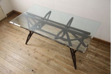 希少!　中古　美品　イタリア　ザノッタ(zanotta)　カルロ・モリーノ(Carlo Mollino)　レアレ(Reale)　芸術的な脚部が美しいダイニングテーブル(4人掛け、6人掛け)(定価約66万円)(R-061526)