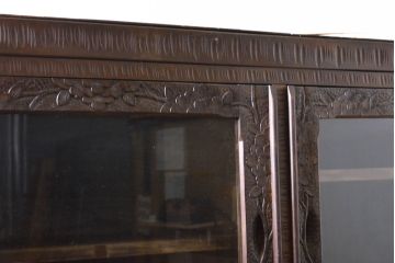 和製ビンテージ　軽井沢彫り　桜の彫りが優美な食器棚(収納棚、戸棚、キャビネット、カップボード、ヴィンテージ)(R-061527)
