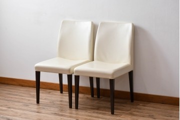 中古　美品　イタリア家具　Poltrona Frau(ポルトローナフラウ)　SEDIA LIZ(セディアリッツ)　スタイリッシュな空間を演出するダイニングチェア2脚セット　セット定価約29万円　(R-061528)