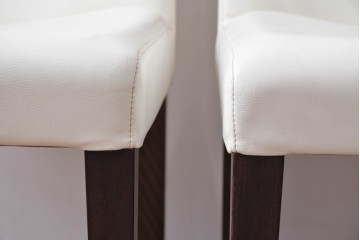 中古　美品　イタリア家具　Poltrona Frau(ポルトローナフラウ)　SEDIA LIZ(セディアリッツ)　スタイリッシュな空間を演出するダイニングチェア2脚セット　セット定価約29万円　(R-061528)