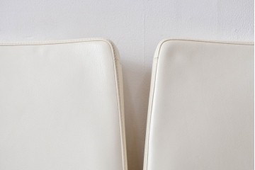 中古　美品　イタリア家具　Poltrona Frau(ポルトローナフラウ)　SEDIA LIZ(セディアリッツ)　スタイリッシュな空間を演出するダイニングチェア2脚セット　セット定価約29万円　(R-061528)