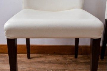 中古　美品　イタリア家具　Poltrona Frau(ポルトローナフラウ)　SEDIA LIZ(セディアリッツ)　スタイリッシュな空間を演出するダイニングチェア2脚セット　セット定価約29万円　(R-061528)