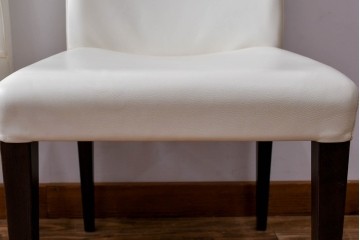 中古　美品　イタリア家具　Poltrona Frau(ポルトローナフラウ)　SEDIA LIZ(セディアリッツ)　スタイリッシュな空間を演出するダイニングチェア2脚セット　セット定価約29万円　(R-061528)