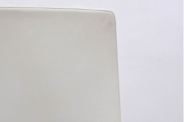 中古　美品　イタリア家具　Poltrona Frau(ポルトローナフラウ)　SEDIA LIZ(セディアリッツ)　スタイリッシュな空間を演出するダイニングチェア2脚セット　セット定価約29万円　(R-061528)