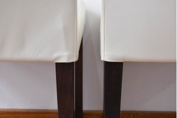 中古　美品　イタリア家具　Poltrona Frau(ポルトローナフラウ)　SEDIA LIZ(セディアリッツ)　スタイリッシュな空間を演出するダイニングチェア2脚セット　セット定価約29万円　(R-061528)