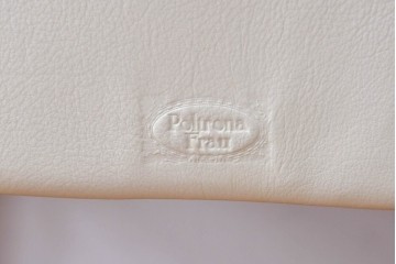 中古　美品　イタリア家具　Poltrona Frau(ポルトローナフラウ)　SEDIA LIZ(セディアリッツ)　スタイリッシュな空間を演出するダイニングチェア2脚セット　セット定価約29万円　(R-061528)