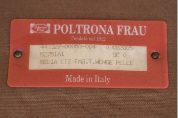 中古　美品　イタリア家具　Poltrona Frau(ポルトローナフラウ)　SEDIA LIZ(セディアリッツ)　スタイリッシュな空間を演出するダイニングチェア2脚セット　セット定価約29万円　(R-061528)