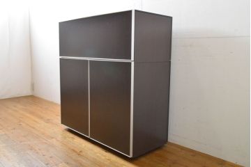 中古　イタリア家具　arflex(アルフレックス)　COMPOSER(コンポーザー)　シンプルなデザインでお部屋に馴染みやすいキャビネット(サイドボード、サイドキャビネット、収納棚、戸棚)(R-061531)
