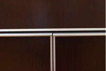 中古　イタリア家具　arflex(アルフレックス)　COMPOSER(コンポーザー)　シンプルなデザインでお部屋に馴染みやすいキャビネット(サイドボード、サイドキャビネット、収納棚、戸棚)(R-061531)