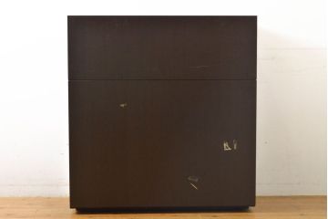 中古　イタリア家具　arflex(アルフレックス)　COMPOSER(コンポーザー)　シンプルなデザインでお部屋に馴染みやすいキャビネット(サイドボード、サイドキャビネット、収納棚、戸棚)(R-061531)