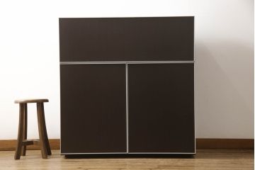 中古　イタリア家具　arflex(アルフレックス)　COMPOSER(コンポーザー)　シンプルなデザインでお部屋に馴染みやすいキャビネット(サイドボード、サイドキャビネット、収納棚、戸棚)(R-061532)