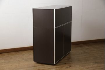 中古　イタリア家具　arflex(アルフレックス)　COMPOSER(コンポーザー)　シンプルなデザインでお部屋に馴染みやすいキャビネット(サイドボード、サイドキャビネット、収納棚、戸棚)(R-061532)