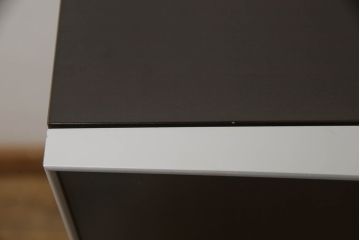 中古　イタリア家具　arflex(アルフレックス)　COMPOSER(コンポーザー)　シンプルなデザインでお部屋に馴染みやすいキャビネット(サイドボード、サイドキャビネット、収納棚、戸棚)(R-061532)