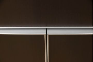 中古　イタリア家具　arflex(アルフレックス)　COMPOSER(コンポーザー)　シンプルなデザインでお部屋に馴染みやすいキャビネット(サイドボード、サイドキャビネット、収納棚、戸棚)(R-061532)
