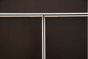 中古　イタリア家具　arflex(アルフレックス)　COMPOSER(コンポーザー)　シンプルなデザインでお部屋に馴染みやすいキャビネット(サイドボード、サイドキャビネット、収納棚、戸棚)(R-061532)