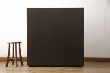 中古　イタリア家具　arflex(アルフレックス)　COMPOSER(コンポーザー)　シンプルなデザインでお部屋に馴染みやすいキャビネット(サイドボード、サイドキャビネット、収納棚、戸棚)(R-061532)