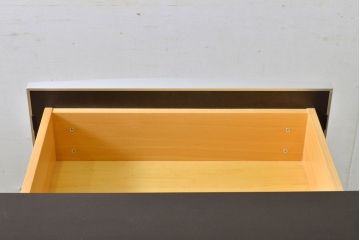 中古　イタリア家具　arflex(アルフレックス)　COMPOSER(コンポーザー)　シンプルなデザインでお部屋に馴染みやすいサイドチェスト(引き出し、サイドボード)(R-061533)