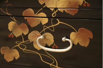 中古　美品　輪島塗り　繊細な色づかいが美しい蒔絵入りの文机(座机、ローテーブル、センターテーブル)(定価約60万円)(R-061543)
