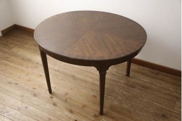 中古　美品　DREXEL HERITAGE(ドレクセルヘリテイジ)　TRYON MANOR(トライオンメナー)　マホガニー材　天板のデザインがおしゃれ!気品ある佇まいの伸長式ダイニングテーブル(エクステンションテーブル、2人掛け、4人掛け、6人掛け)(R-061544)