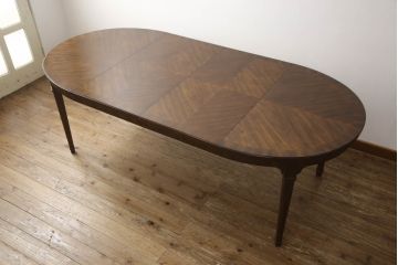 中古　美品　DREXEL HERITAGE(ドレクセルヘリテイジ)　TRYON MANOR(トライオンメナー)　マホガニー材　天板のデザインがおしゃれ!気品ある佇まいの伸長式ダイニングテーブル(エクステンションテーブル、2人掛け、4人掛け、6人掛け)(R-061544)
