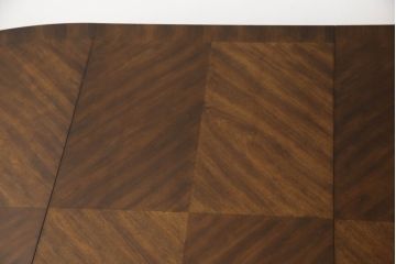 中古　美品　DREXEL HERITAGE(ドレクセルヘリテイジ)　TRYON MANOR(トライオンメナー)　マホガニー材　天板のデザインがおしゃれ!気品ある佇まいの伸長式ダイニングテーブル(エクステンションテーブル、2人掛け、4人掛け、6人掛け)(R-061544)