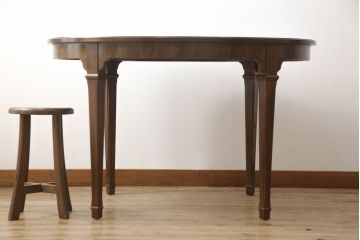 中古　美品　DREXEL HERITAGE(ドレクセルヘリテイジ)　TRYON MANOR(トライオンメナー)　マホガニー材　天板のデザインがおしゃれ!気品ある佇まいの伸長式ダイニングテーブル(エクステンションテーブル、2人掛け、4人掛け、6人掛け)(R-061544)