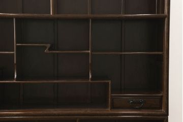 中古　鉄刀木(タガヤサン)　収納力抜群!!レトロな雰囲気が和室にも洋室にも合う二段重ね茶箪笥(キャビネット、食器棚、収納棚、戸棚、飾り棚、茶棚)(定価約160万円)(R-061550)