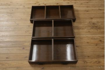 中古　鉄刀木(タガヤサン)　収納力抜群!!レトロな雰囲気が和室にも洋室にも合う二段重ね茶箪笥(キャビネット、食器棚、収納棚、戸棚、飾り棚、茶棚)(定価約160万円)(R-061550)