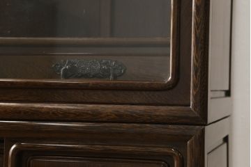 中古　鉄刀木(タガヤサン)　収納力抜群!!レトロな雰囲気が和室にも洋室にも合う二段重ね茶箪笥(キャビネット、食器棚、収納棚、戸棚、飾り棚、茶棚)(定価約160万円)(R-061550)