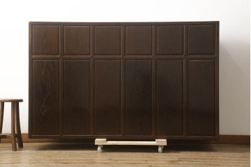 中古　鉄刀木(タガヤサン)　収納力抜群!!和室にも洋室にも合う茶棚(サイドキャビネット、食器棚、収納棚、戸棚、飾り棚、茶箪笥)(R-061551)