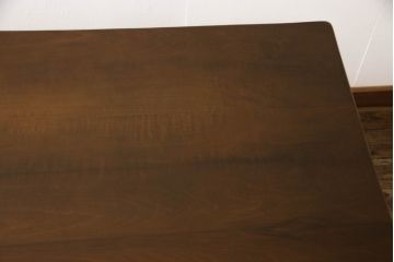 中古　美品　バロッサバレンティ(VARO,S.A. VALENTI)　細部まで凝ったデザインが魅力的なダイニングテーブル(4人掛け、6人掛け、食卓)(R-061553)