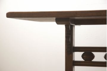 中古　美品　バロッサバレンティ(VARO,S.A. VALENTI)　細部まで凝ったデザインが魅力的なダイニングテーブル(4人掛け、6人掛け、食卓)(R-061553)