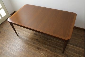 中古　DREXEL HERITAGE(ドレクセルヘリテイジ)　Triune(トライユン)　洗練された佇まいが美しいダイニングテーブル(食卓、4人掛け、6人掛け)(R-061554)