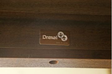 中古　DREXEL HERITAGE(ドレクセルヘリテイジ)　Triune(トライユン)　洗練された佇まいが美しいダイニングテーブル(食卓、4人掛け、6人掛け)(R-061554)