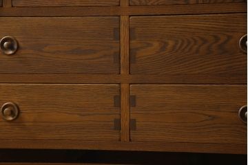 中古　希少な絶版品　水屋の匠　久遠　和モダンな空間づくりにおすすめ!総ナラ材製のチェスト(サイドボード、サイドチェスト、リビングボード)(定価約45万円)(R-061556)