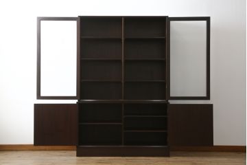 デンマークビンテージ　ローズウッド材　直線的なデザインがスタイリッシュで格好良いキャビネット(戸棚、収納棚、食器棚、飾り棚、ヴィンテージ)(R-061557)