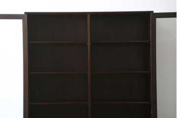デンマークビンテージ　ローズウッド材　直線的なデザインがスタイリッシュで格好良いキャビネット(戸棚、収納棚、食器棚、飾り棚、ヴィンテージ)(R-061557)