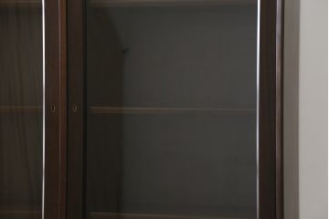 デンマークビンテージ　ローズウッド材　直線的なデザインがスタイリッシュで格好良いキャビネット(戸棚、収納棚、食器棚、飾り棚、ヴィンテージ)(R-061557)