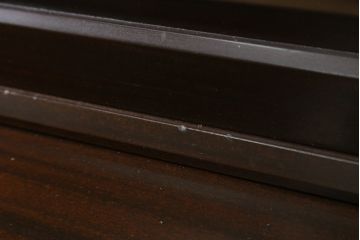 デンマークビンテージ　ローズウッド材　直線的なデザインがスタイリッシュで格好良いキャビネット(戸棚、収納棚、食器棚、飾り棚、ヴィンテージ)(R-061557)