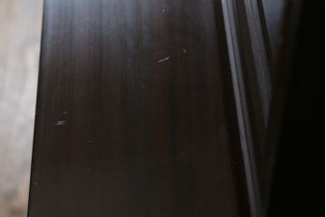デンマークビンテージ　ローズウッド材　直線的なデザインがスタイリッシュで格好良いキャビネット(戸棚、収納棚、食器棚、飾り棚、ヴィンテージ)(R-061557)
