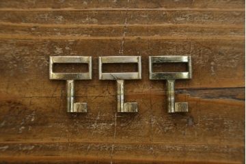 デンマークビンテージ　ローズウッド材　直線的なデザインがスタイリッシュで格好良いキャビネット(戸棚、収納棚、食器棚、飾り棚、ヴィンテージ)(R-061557)