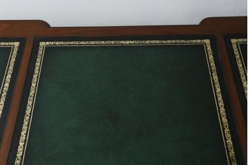 中古　美品　海外輸入品　マホガニー材　レザートップ(革)　Camerin(カメリン)　 VICTORIA COLLECTION(ヴィクトリアコレクション)　エレガントな英国様式プレジデントデスク(ニーホールデスク、両袖デスク、ワークデスク、在宅用、在宅ワーク)(R-061564)