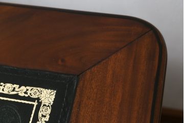 中古　美品　海外輸入品　マホガニー材　レザートップ(革)　Camerin(カメリン)　 VICTORIA COLLECTION(ヴィクトリアコレクション)　エレガントな英国様式プレジデントデスク(ニーホールデスク、両袖デスク、ワークデスク、在宅用、在宅ワーク)(R-061564)