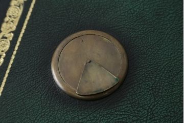 中古　美品　海外輸入品　マホガニー材　レザートップ(革)　Camerin(カメリン)　 VICTORIA COLLECTION(ヴィクトリアコレクション)　エレガントな英国様式プレジデントデスク(ニーホールデスク、両袖デスク、ワークデスク、在宅用、在宅ワーク)(R-061564)