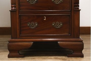 中古　美品　海外輸入品　マホガニー材　レザートップ(革)　Camerin(カメリン)　 VICTORIA COLLECTION(ヴィクトリアコレクション)　エレガントな英国様式プレジデントデスク(ニーホールデスク、両袖デスク、ワークデスク、在宅用、在宅ワーク)(R-061564)