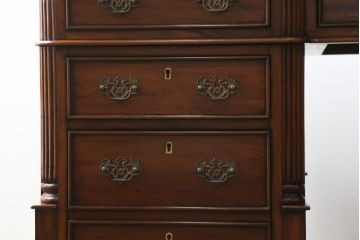 中古　美品　海外輸入品　マホガニー材　レザートップ(革)　Camerin(カメリン)　 VICTORIA COLLECTION(ヴィクトリアコレクション)　エレガントな英国様式プレジデントデスク(ニーホールデスク、両袖デスク、ワークデスク、在宅用、在宅ワーク)(R-061564)